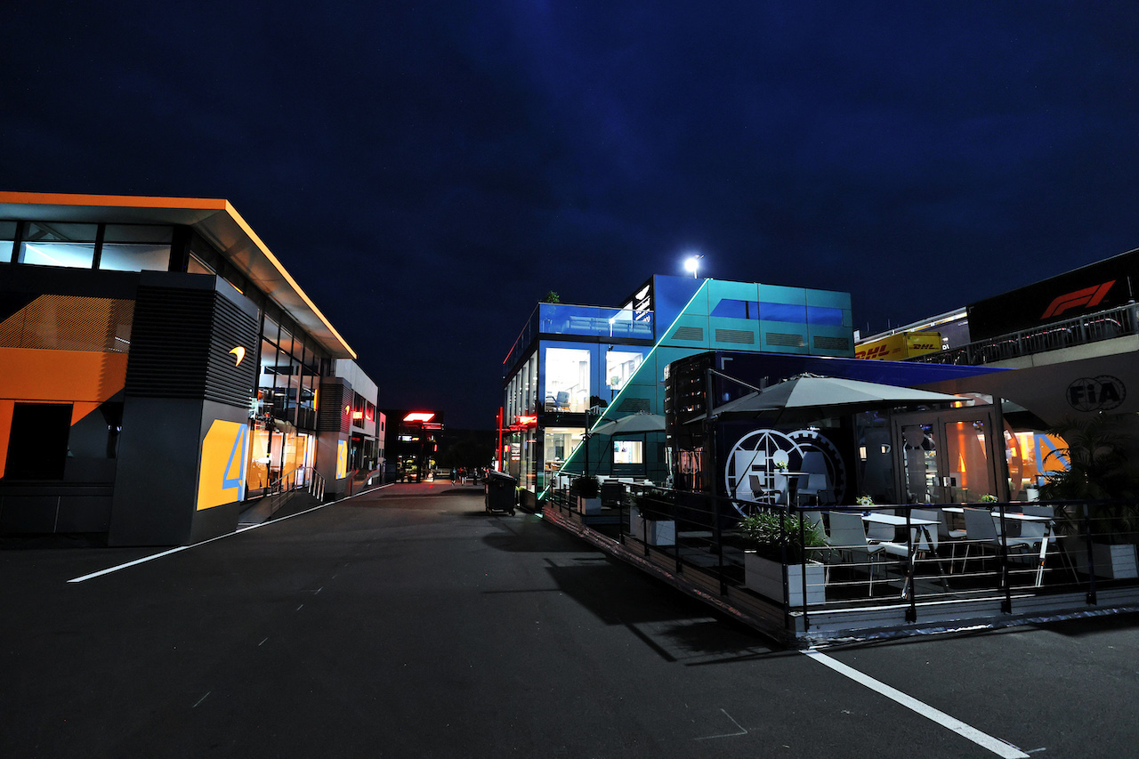 GP BELGIO, Circuit Atmosfera - the paddock at night.
27.08.2022. Formula 1 World Championship, Rd 14, Belgian Grand Prix, Spa Francorchamps, Belgium, Qualifiche Day.
- www.xpbimages.com, EMail: requests@xpbimages.com © Copyright: Moy / XPB Images