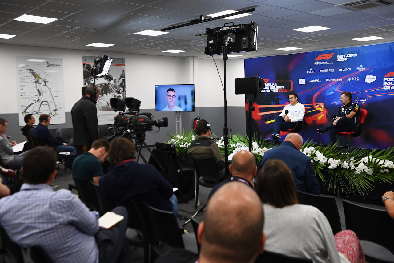 GP BELGIO, (L to R): Nicholas Tombazis (GRE) FIA Head of Single-Seater Technical Matters e Christian Horner (GBR) Red Bull Racing Team Principal in the FIA Press Conference.
27.08.2022. Formula 1 World Championship, Rd 14, Belgian Grand Prix, Spa Francorchamps, Belgium, Qualifiche Day.
- www.xpbimages.com, EMail: requests@xpbimages.com © Copyright: XPB Images