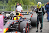 GP BELGIO, Lewis Hamilton (GBR) Mercedes AMG F1 takes a look at the Red Bull Racing RB18 of Max Verstappen (NLD) Red Bull Racing.
27.08.2022. Formula 1 World Championship, Rd 14, Belgian Grand Prix, Spa Francorchamps, Belgium, Qualifiche Day.
 - www.xpbimages.com, EMail: requests@xpbimages.com © Copyright: Coates / XPB Images
