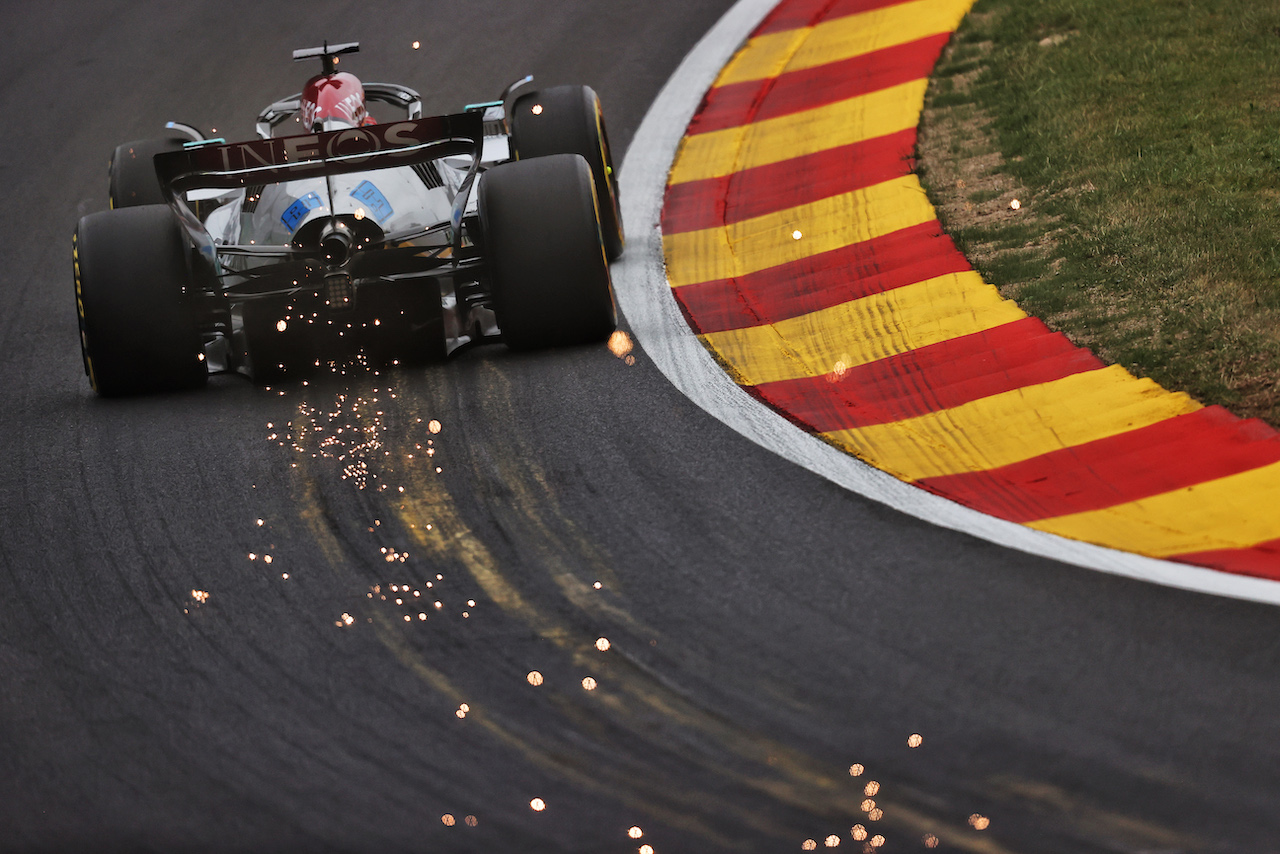 GP BELGIO, George Russell (GBR) Mercedes AMG F1 W13 sends sparks flying.
26.08.2022. Formula 1 World Championship, Rd 14, Belgian Grand Prix, Spa Francorchamps, Belgium, Practice Day.
- www.xpbimages.com, EMail: requests@xpbimages.com © Copyright: Moy / XPB Images