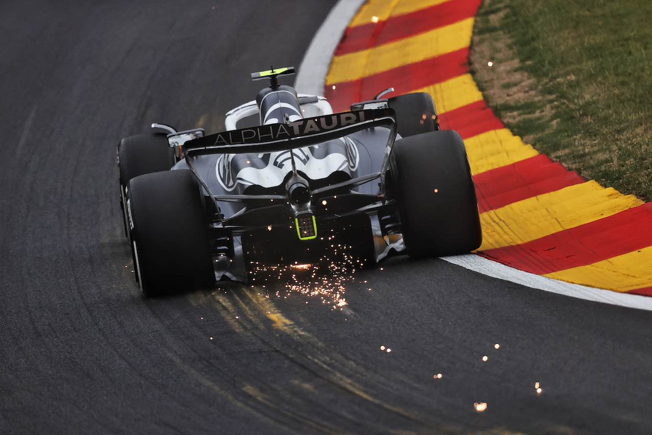 GP BELGIO, Yuki Tsunoda (JPN) AlphaTauri AT03 sends sparks flying.
26.08.2022. Formula 1 World Championship, Rd 14, Belgian Grand Prix, Spa Francorchamps, Belgium, Practice Day.
- www.xpbimages.com, EMail: requests@xpbimages.com © Copyright: Moy / XPB Images