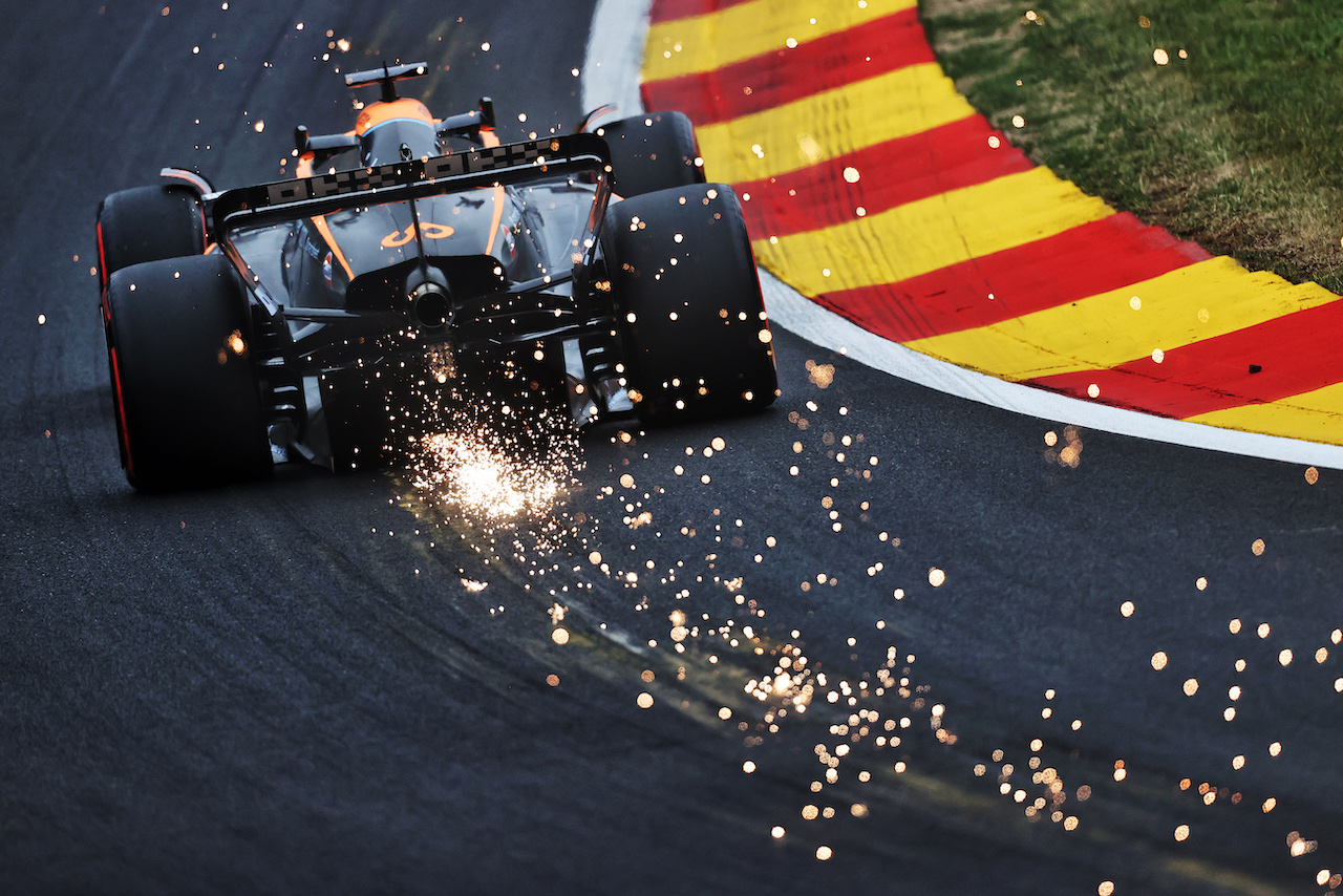GP BELGIO, Daniel Ricciardo (AUS) McLaren MCL36 sends sparks flying.
26.08.2022. Formula 1 World Championship, Rd 14, Belgian Grand Prix, Spa Francorchamps, Belgium, Practice Day.
- www.xpbimages.com, EMail: requests@xpbimages.com © Copyright: Moy / XPB Images