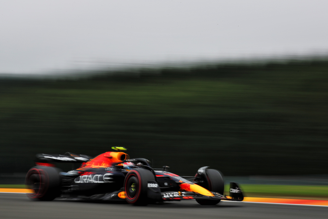 GP BELGIO, Sergio Perez (MEX) Red Bull Racing RB18.
26.08.2022. Formula 1 World Championship, Rd 14, Belgian Grand Prix, Spa Francorchamps, Belgium, Practice Day.
 - www.xpbimages.com, EMail: requests@xpbimages.com © Copyright: Coates / XPB Images