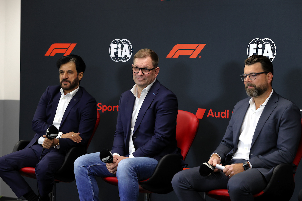 GP BELGIO, (L to R): Mohammed Bin Sulayem (UAE) FIA President; Markus Duesman (GER) Audi Chief Executive Officer; e Oliver Hoffmann (GER) Audi Member of the Board of Management for Technical Development - at a press conference announcing that Audi has officially registered as an F1 engine manufacturer for the 2026 regulations.
26.08.2022. Formula 1 World Championship, Rd 14, Belgian Grand Prix, Spa Francorchamps, Belgium, Practice Day.
- www.xpbimages.com, EMail: requests@xpbimages.com © Copyright: Moy / XPB Images