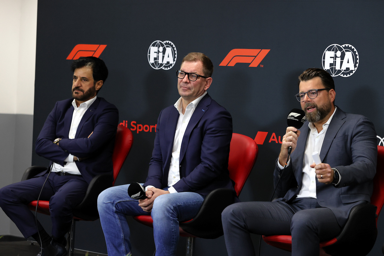 GP BELGIO, (L to R): Mohammed Bin Sulayem (UAE) FIA President; Markus Duesman (GER) Audi Chief Executive Officer; e Oliver Hoffmann (GER) Audi Member of the Board of Management for Technical Development - at a press conference announcing that Audi has officially registered as an F1 engine manufacturer for the 2026 regulations.
26.08.2022. Formula 1 World Championship, Rd 14, Belgian Grand Prix, Spa Francorchamps, Belgium, Practice Day.
- www.xpbimages.com, EMail: requests@xpbimages.com © Copyright: Moy / XPB Images