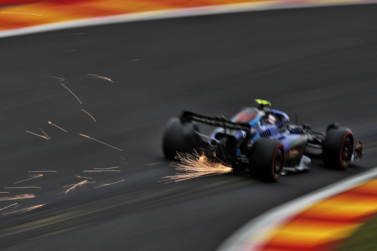 GP BELGIO, Nicholas Latifi (CDN) Williams Racing FW44 sends sparks flying.
26.08.2022. Formula 1 World Championship, Rd 14, Belgian Grand Prix, Spa Francorchamps, Belgium, Practice Day.
 - www.xpbimages.com, EMail: requests@xpbimages.com © Copyright: Coates / XPB Images