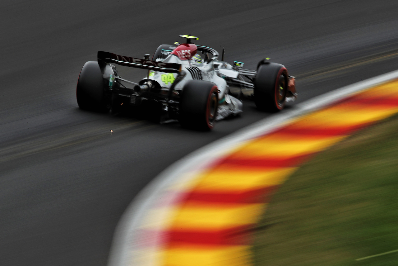 GP BELGIO, Lewis Hamilton (GBR) Mercedes AMG F1 W13 sends sparks flying.
26.08.2022. Formula 1 World Championship, Rd 14, Belgian Grand Prix, Spa Francorchamps, Belgium, Practice Day.
 - www.xpbimages.com, EMail: requests@xpbimages.com © Copyright: Coates / XPB Images