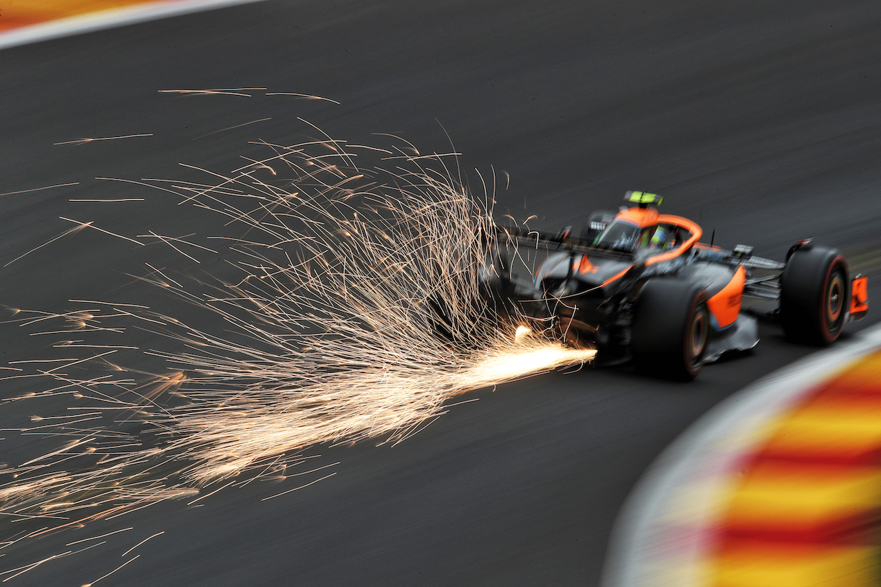 GP BELGIO, Lando Norris (GBR) McLaren MCL36 sends sparks flying.
26.08.2022. Formula 1 World Championship, Rd 14, Belgian Grand Prix, Spa Francorchamps, Belgium, Practice Day.
 - www.xpbimages.com, EMail: requests@xpbimages.com © Copyright: Coates / XPB Images