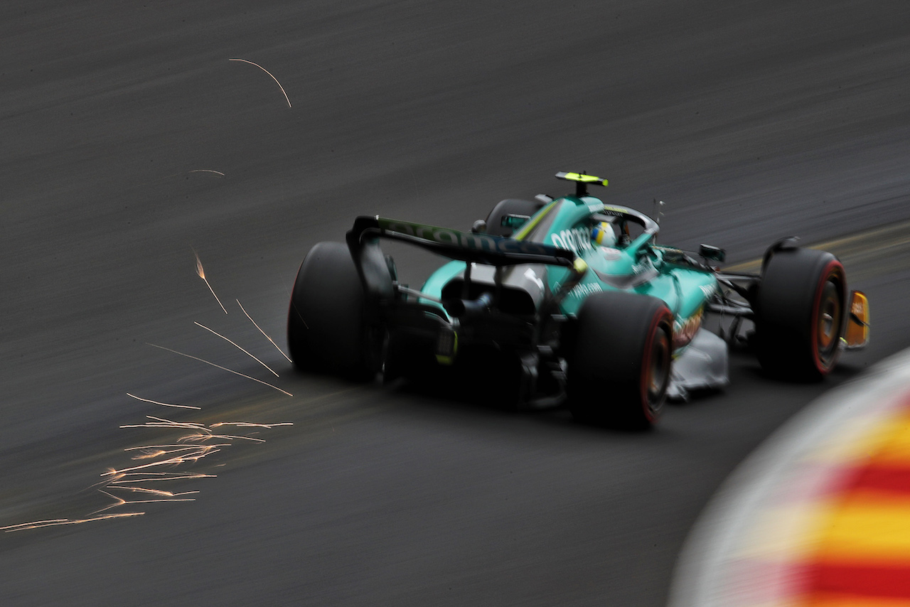 GP BELGIO, Sebastian Vettel (GER) Aston Martin F1 Team AMR22 sends sparks flying.
26.08.2022. Formula 1 World Championship, Rd 14, Belgian Grand Prix, Spa Francorchamps, Belgium, Practice Day.
 - www.xpbimages.com, EMail: requests@xpbimages.com © Copyright: Coates / XPB Images