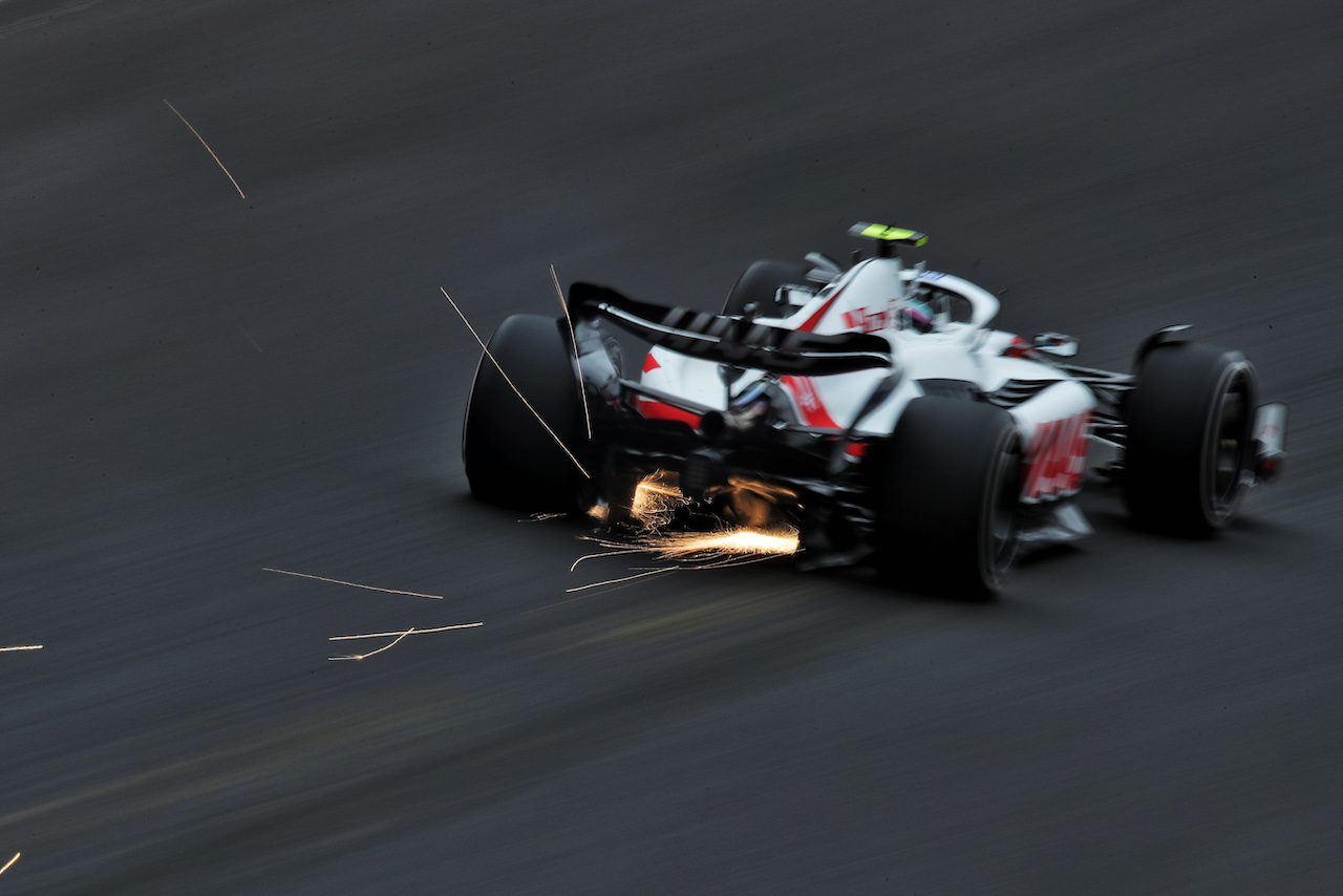 GP BELGIO, Mick Schumacher (GER) Haas VF-22 sends sparks flying.
26.08.2022. Formula 1 World Championship, Rd 14, Belgian Grand Prix, Spa Francorchamps, Belgium, Practice Day.
 - www.xpbimages.com, EMail: requests@xpbimages.com © Copyright: Coates / XPB Images