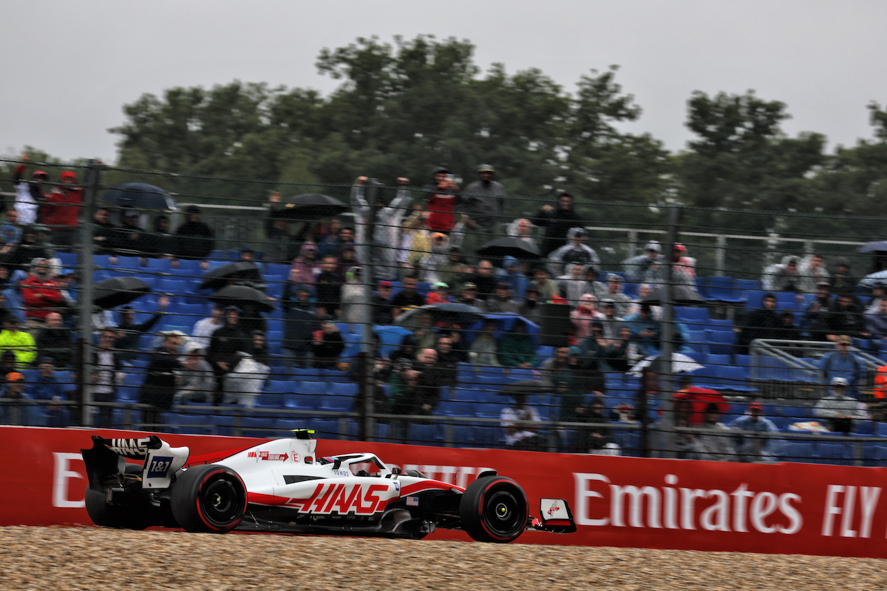 GP BELGIO, Mick Schumacher (GER) Haas VF-22 runs through the gravel trap in the second practice session.
26.08.2022. Formula 1 World Championship, Rd 14, Belgian Grand Prix, Spa Francorchamps, Belgium, Practice Day.
- www.xpbimages.com, EMail: requests@xpbimages.com © Copyright: Bearne / XPB Images