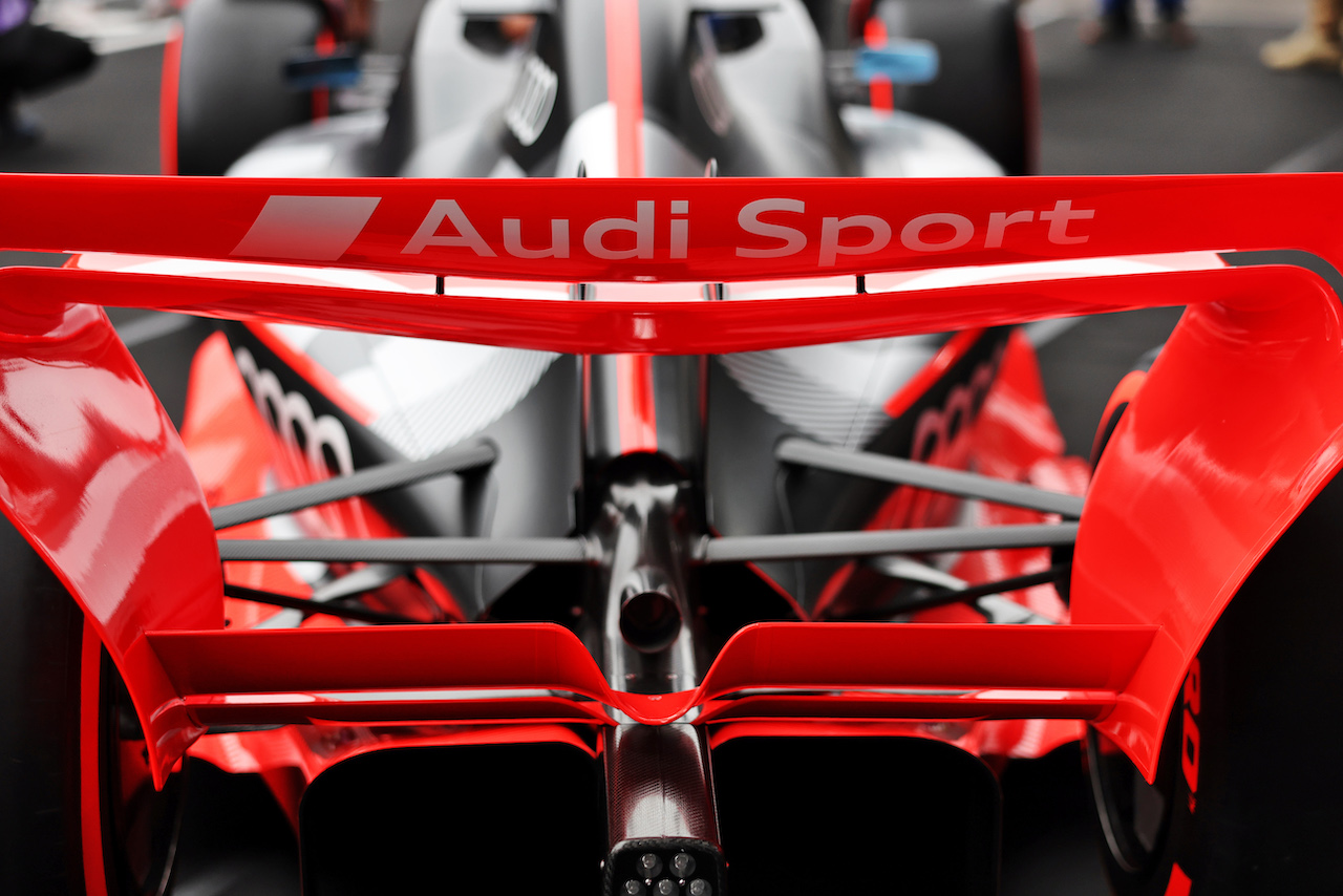 GP BELGIO, A showcar in the pits as Audi has officially registered as an F1 engine manufacturer for the 2026 regulations.
26.08.2022. Formula 1 World Championship, Rd 14, Belgian Grand Prix, Spa Francorchamps, Belgium, Practice Day.
- www.xpbimages.com, EMail: requests@xpbimages.com © Copyright: Bearne / XPB Images