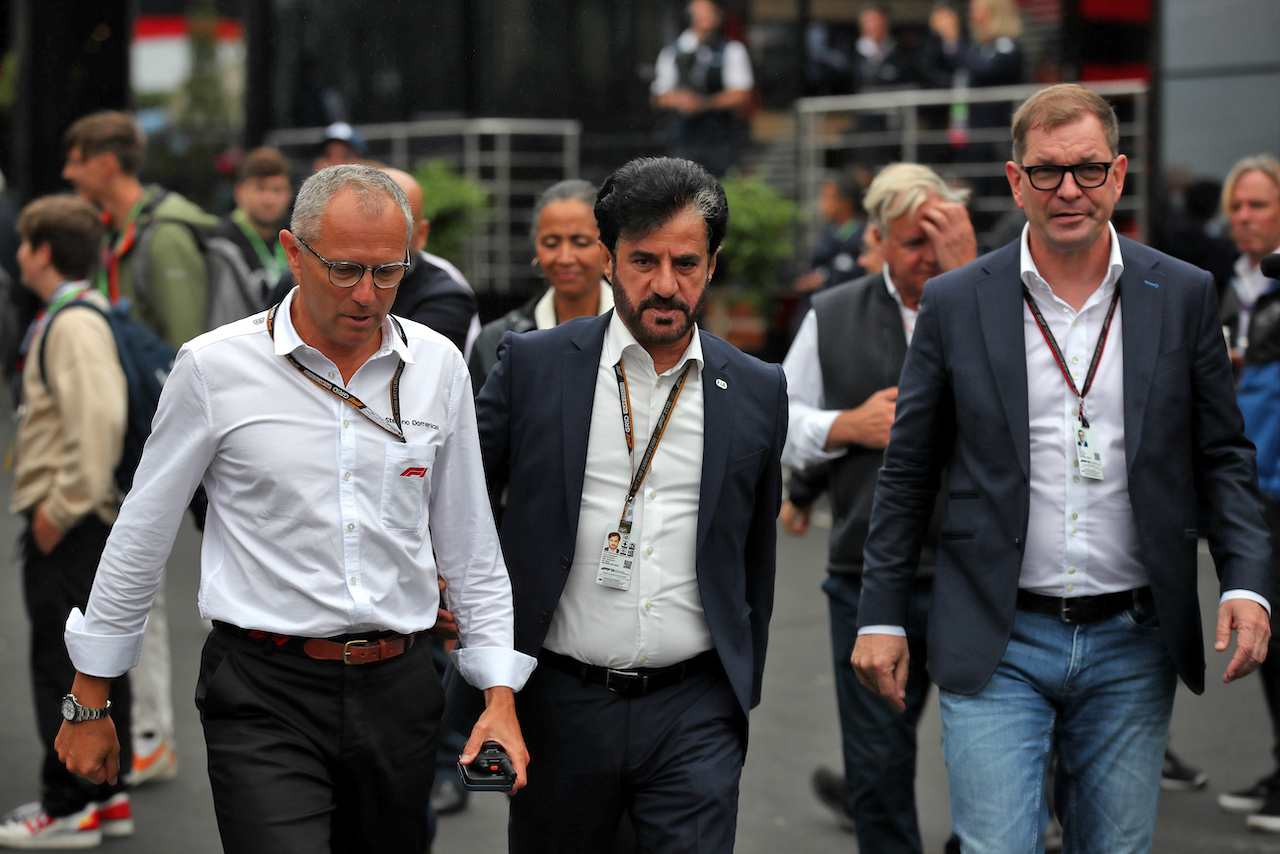 GP BELGIO, (L to R): Stefano Domenicali (ITA) Formula One President e CEO with Mohammed Bin Sulayem (UAE) FIA President e Markus Duesmann  (GER) Audi Chief Executive Officer.
26.08.2022. Formula 1 World Championship, Rd 14, Belgian Grand Prix, Spa Francorchamps, Belgium, Practice Day.
 - www.xpbimages.com, EMail: requests@xpbimages.com © Copyright: Coates / XPB Images