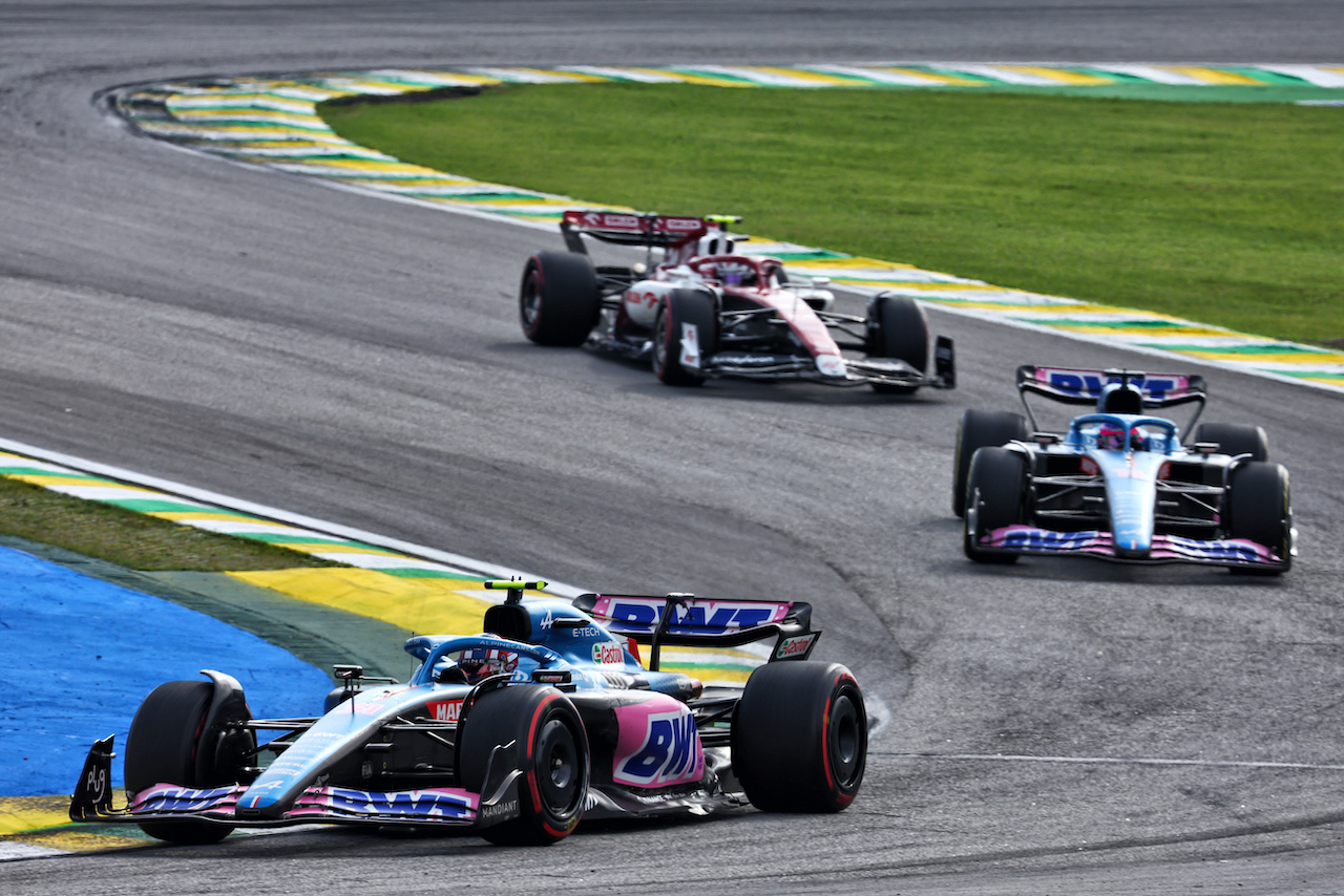 GP BRASILE, Esteban Ocon (FRA) Alpine F1 Team A522.
13.11.2022. Formula 1 World Championship, Rd 21, Brazilian Grand Prix, Sao Paulo, Brazil, Gara Day.
- www.xpbimages.com, EMail: requests@xpbimages.com © Copyright: Batchelor / XPB Images