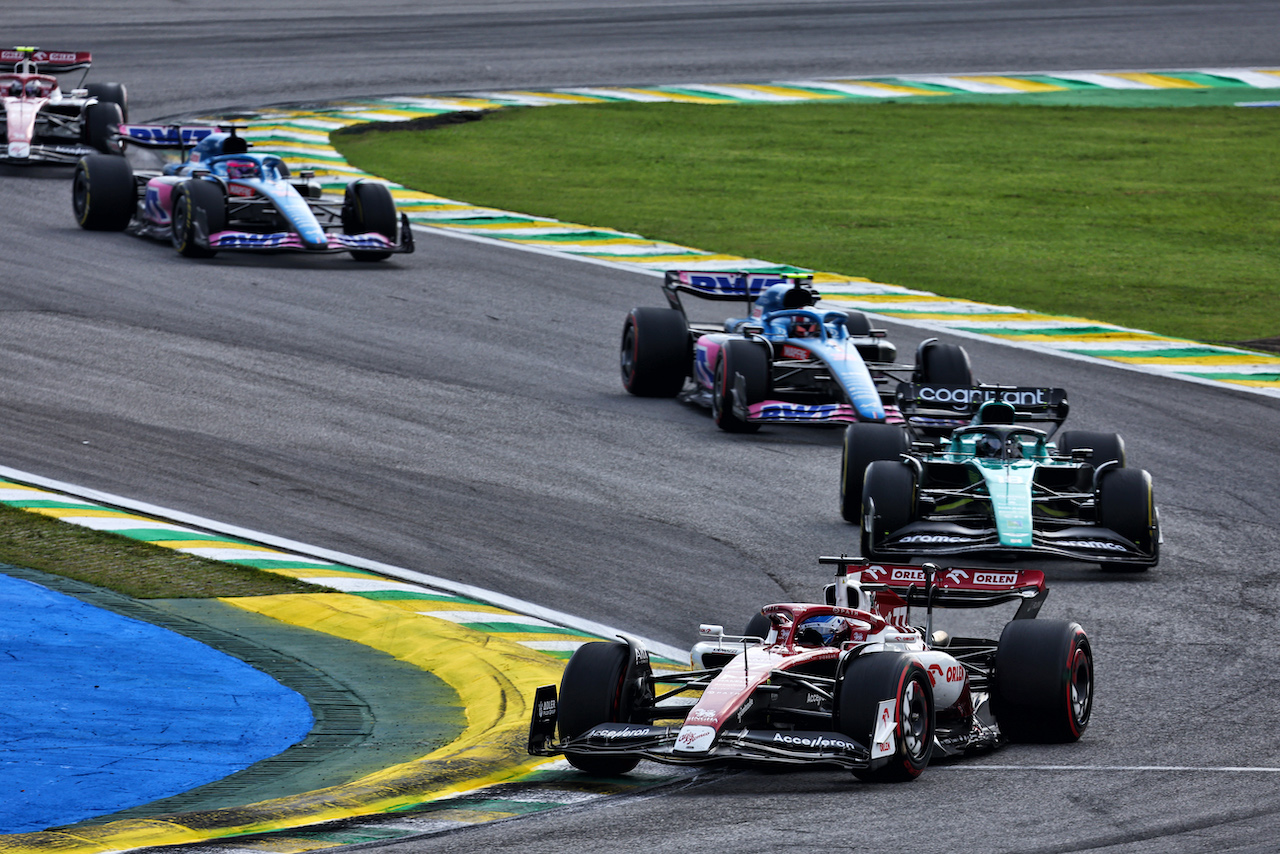 GP BRASILE, Valtteri Bottas (FIN) Alfa Romeo F1 Team C42.
13.11.2022. Formula 1 World Championship, Rd 21, Brazilian Grand Prix, Sao Paulo, Brazil, Gara Day.
- www.xpbimages.com, EMail: requests@xpbimages.com © Copyright: Batchelor / XPB Images