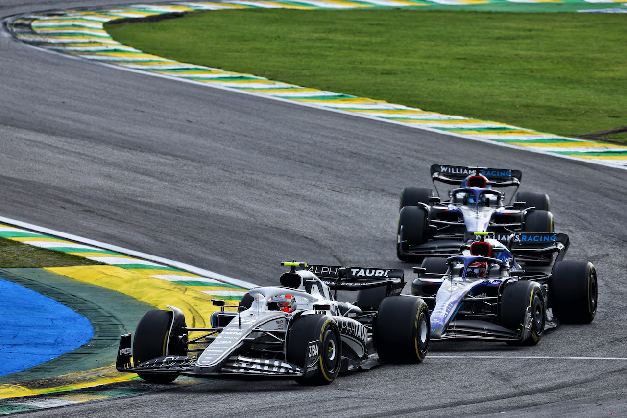 GP BRASILE, Yuki Tsunoda (JPN) AlphaTauri AT03.
13.11.2022. Formula 1 World Championship, Rd 21, Brazilian Grand Prix, Sao Paulo, Brazil, Gara Day.
- www.xpbimages.com, EMail: requests@xpbimages.com © Copyright: Batchelor / XPB Images