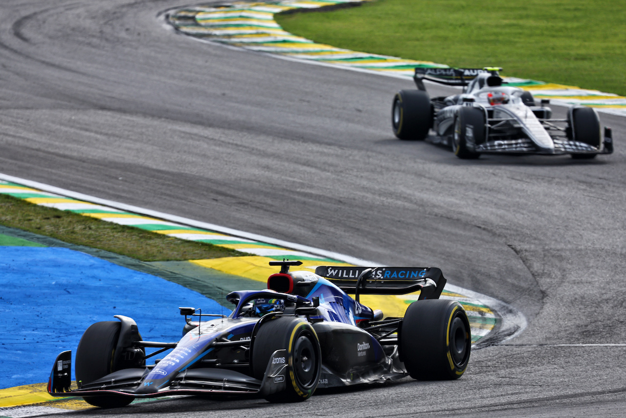 GP BRASILE, Alexander Albon (THA) Williams Racing FW44.
13.11.2022. Formula 1 World Championship, Rd 21, Brazilian Grand Prix, Sao Paulo, Brazil, Gara Day.
- www.xpbimages.com, EMail: requests@xpbimages.com © Copyright: Batchelor / XPB Images