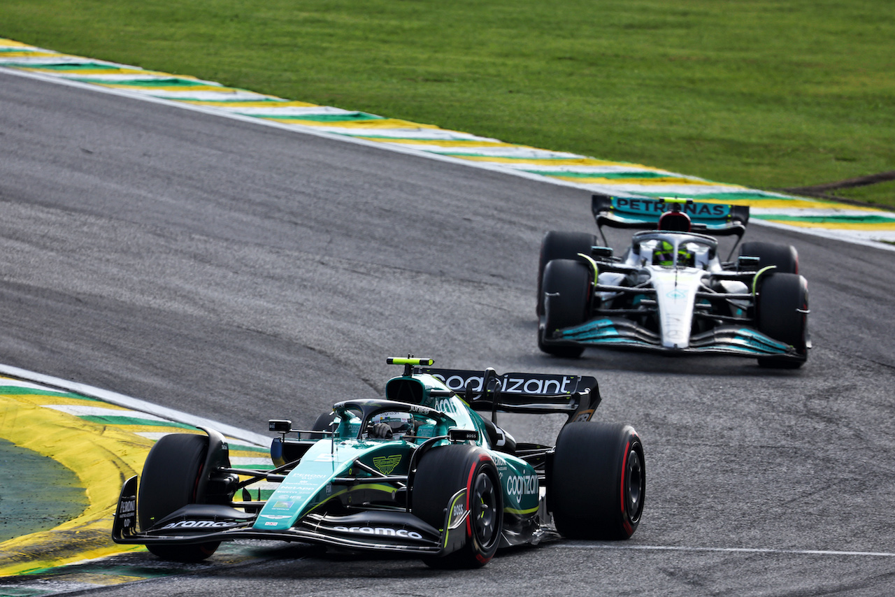 GP BRASILE, Sebastian Vettel (GER) Aston Martin F1 Team AMR22.
13.11.2022. Formula 1 World Championship, Rd 21, Brazilian Grand Prix, Sao Paulo, Brazil, Gara Day.
- www.xpbimages.com, EMail: requests@xpbimages.com © Copyright: Batchelor / XPB Images