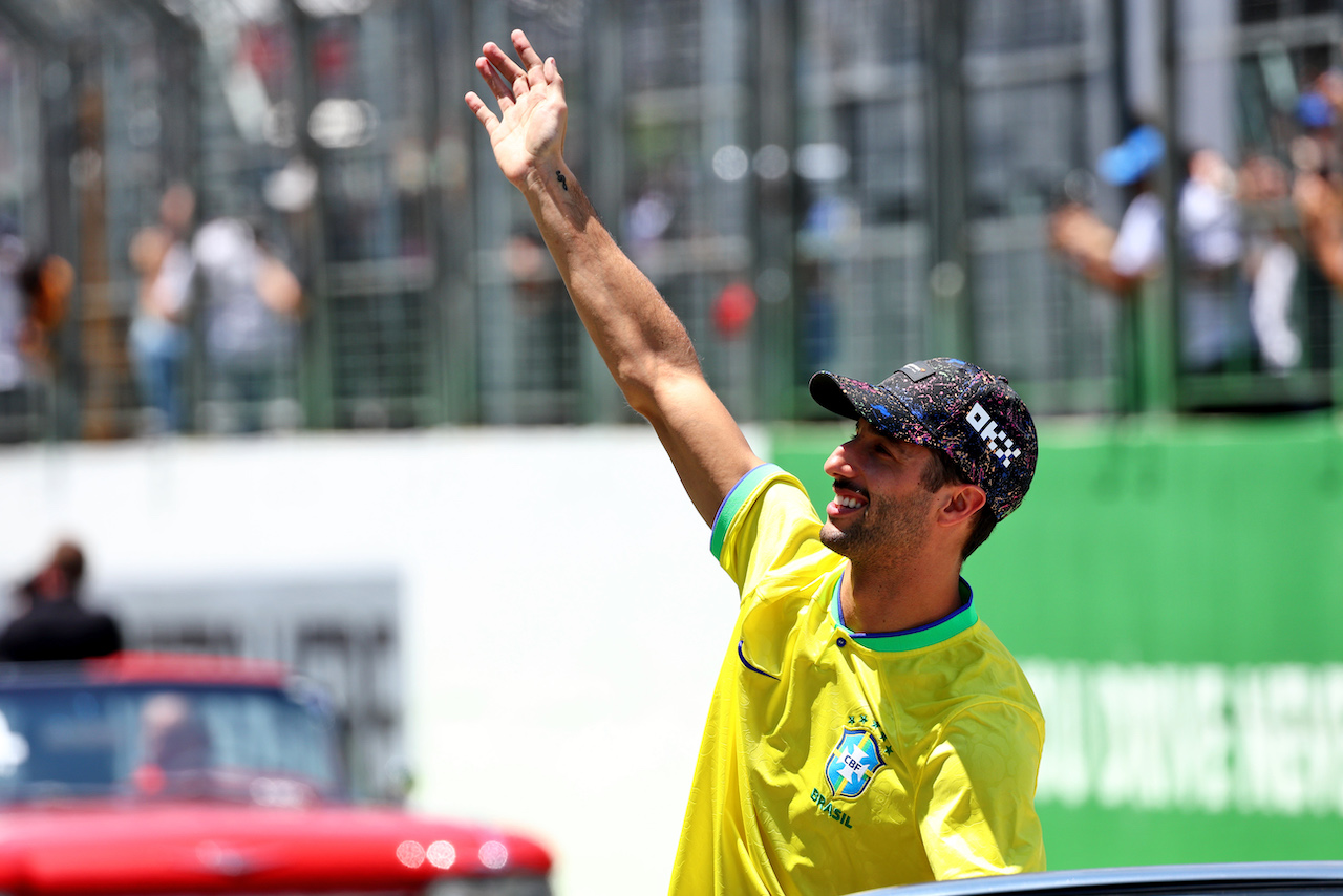 GP BRASILE, Daniel Ricciardo (AUS) McLaren on the drivers parade.
13.11.2022. Formula 1 World Championship, Rd 21, Brazilian Grand Prix, Sao Paulo, Brazil, Gara Day.
 - www.xpbimages.com, EMail: requests@xpbimages.com © Copyright: Coates / XPB Images
