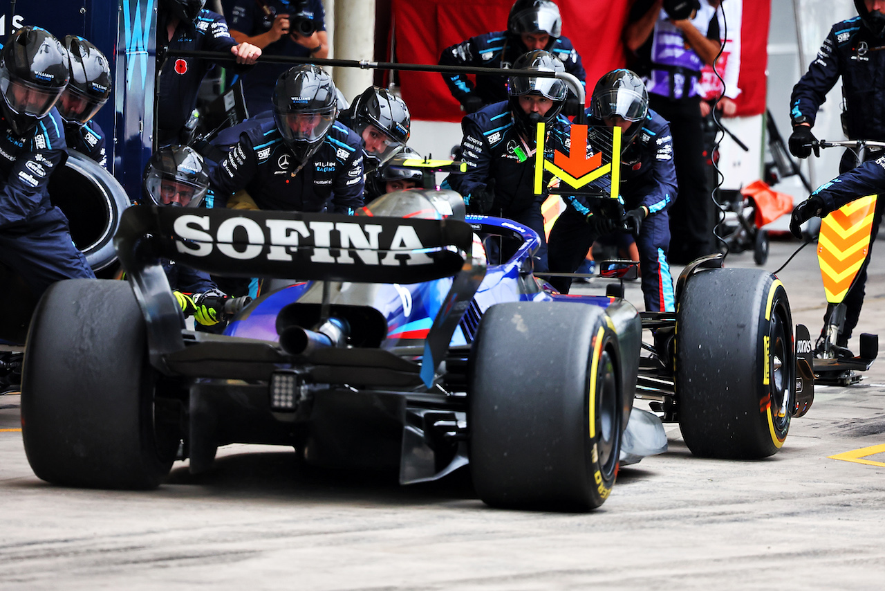 GP BRASILE, Nicholas Latifi (CDN) Williams Racing FW44 makes a pit stop.
13.11.2022. Formula 1 World Championship, Rd 21, Brazilian Grand Prix, Sao Paulo, Brazil, Gara Day.
- www.xpbimages.com, EMail: requests@xpbimages.com © Copyright: Batchelor / XPB Images