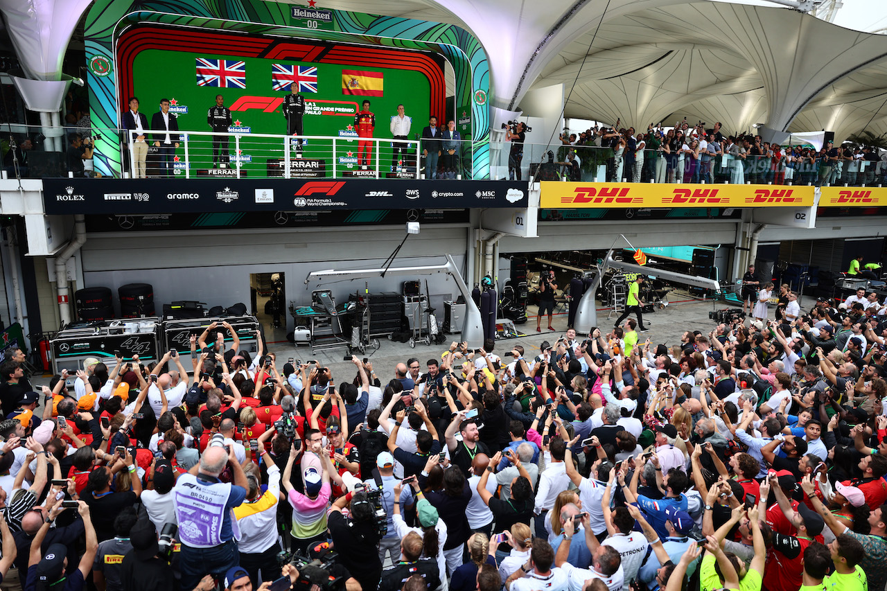 GP BRASILE, 1st place George Russell (GBR) Mercedes AMG F1 W13 with 2nd place Lewis Hamilton (GBR) Mercedes AMG F1 W13 e 3rd place Carlos Sainz Jr (ESP) Ferrari. 13.11.2022. Formula 1 World Championship, Rd 21, Brazilian Grand Prix, Sao Paulo, Brazil, Gara Day. - www.xpbimages.com, EMail: requests@xpbimages.com √Ç¬© Copyright: Batchelor / XPB Images