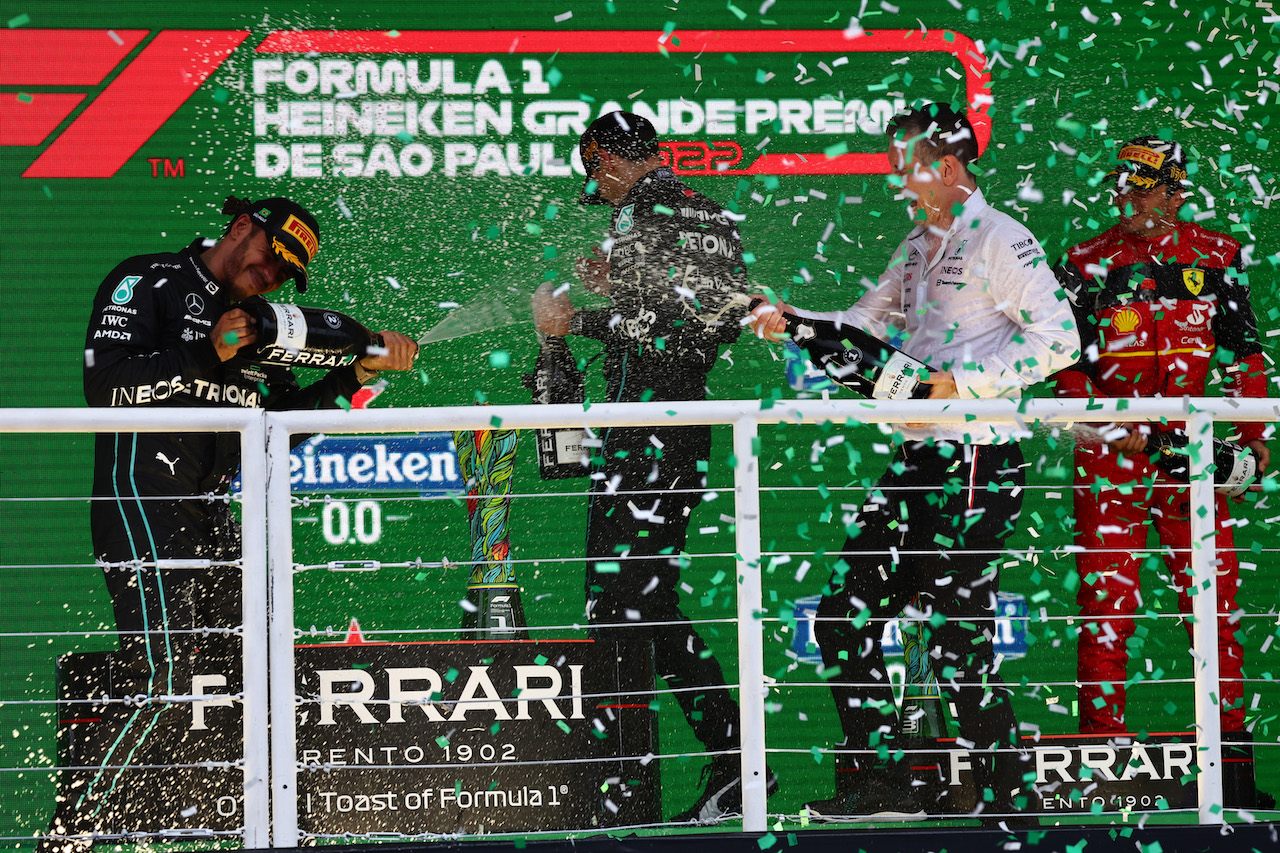 GP BRASILE, 1st place George Russell (GBR) Mercedes AMG F1 W13 with 2nd place Lewis Hamilton (GBR) Mercedes AMG F1 W13 e 3rd place Carlos Sainz Jr (ESP) Ferrari. 13.11.2022. Formula 1 World Championship, Rd 21, Brazilian Grand Prix, Sao Paulo, Brazil, Gara Day. - www.xpbimages.com, EMail: requests@xpbimages.com √Ç¬© Copyright: Batchelor / XPB Images