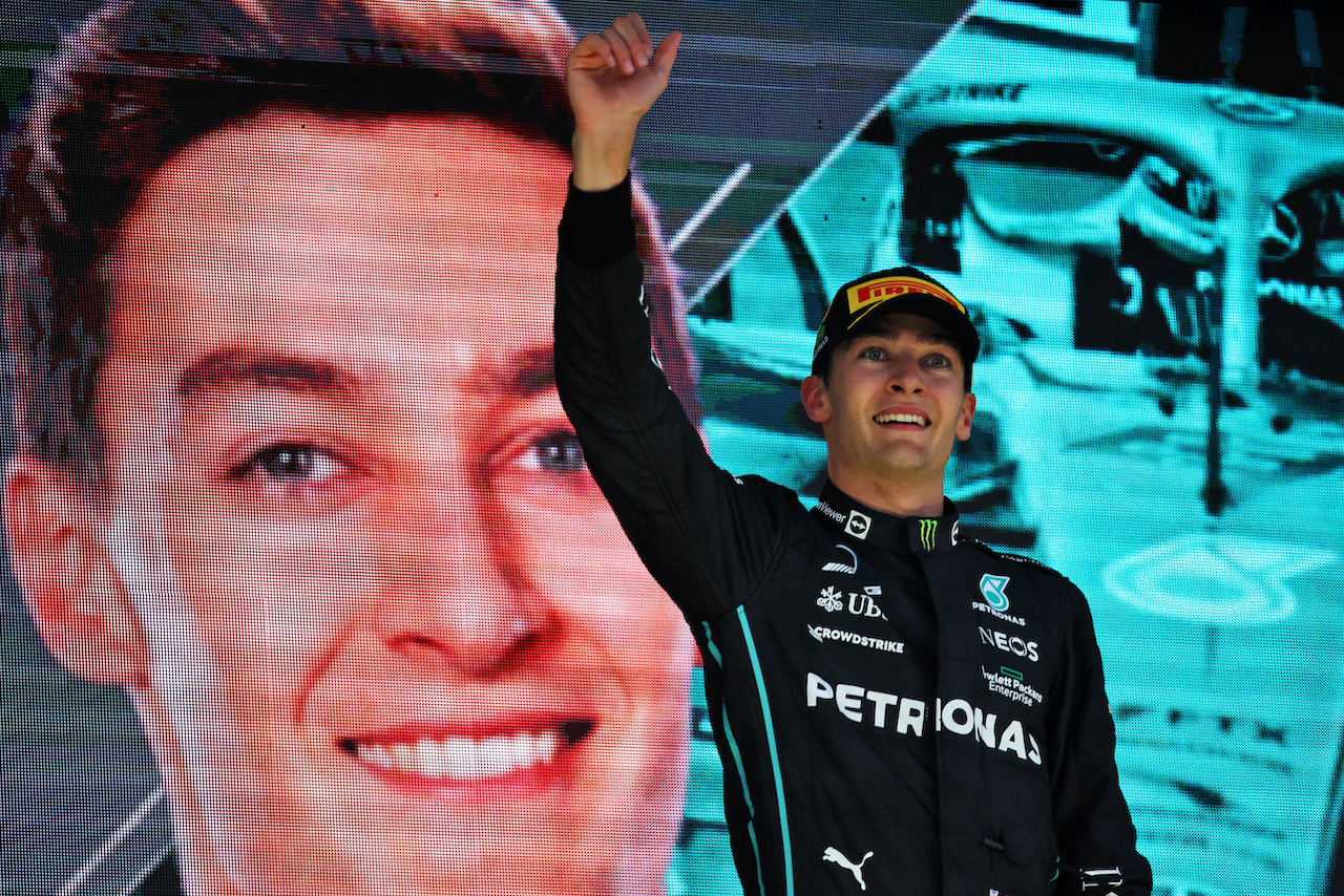 GP BRASILE, Gara winner George Russell (GBR) Mercedes AMG F1 celebrates on the podium.
13.11.2022. Formula 1 World Championship, Rd 21, Brazilian Grand Prix, Sao Paulo, Brazil, Gara Day.
- www.xpbimages.com, EMail: requests@xpbimages.com © Copyright: Bearne / XPB Images