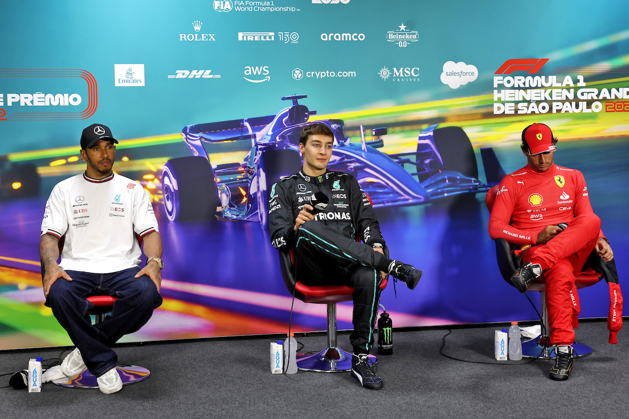 GP BRASILE, (L to R): Lewis Hamilton (GBR) Mercedes AMG F1; George Russell (GBR) Mercedes AMG F1; e Carlos Sainz Jr (ESP) Ferrari, in the post race FIA Press Conference.
13.11.2022. Formula 1 World Championship, Rd 21, Brazilian Grand Prix, Sao Paulo, Brazil, Gara Day.
- www.xpbimages.com, EMail: requests@xpbimages.com © Copyright: Bearne / XPB Images