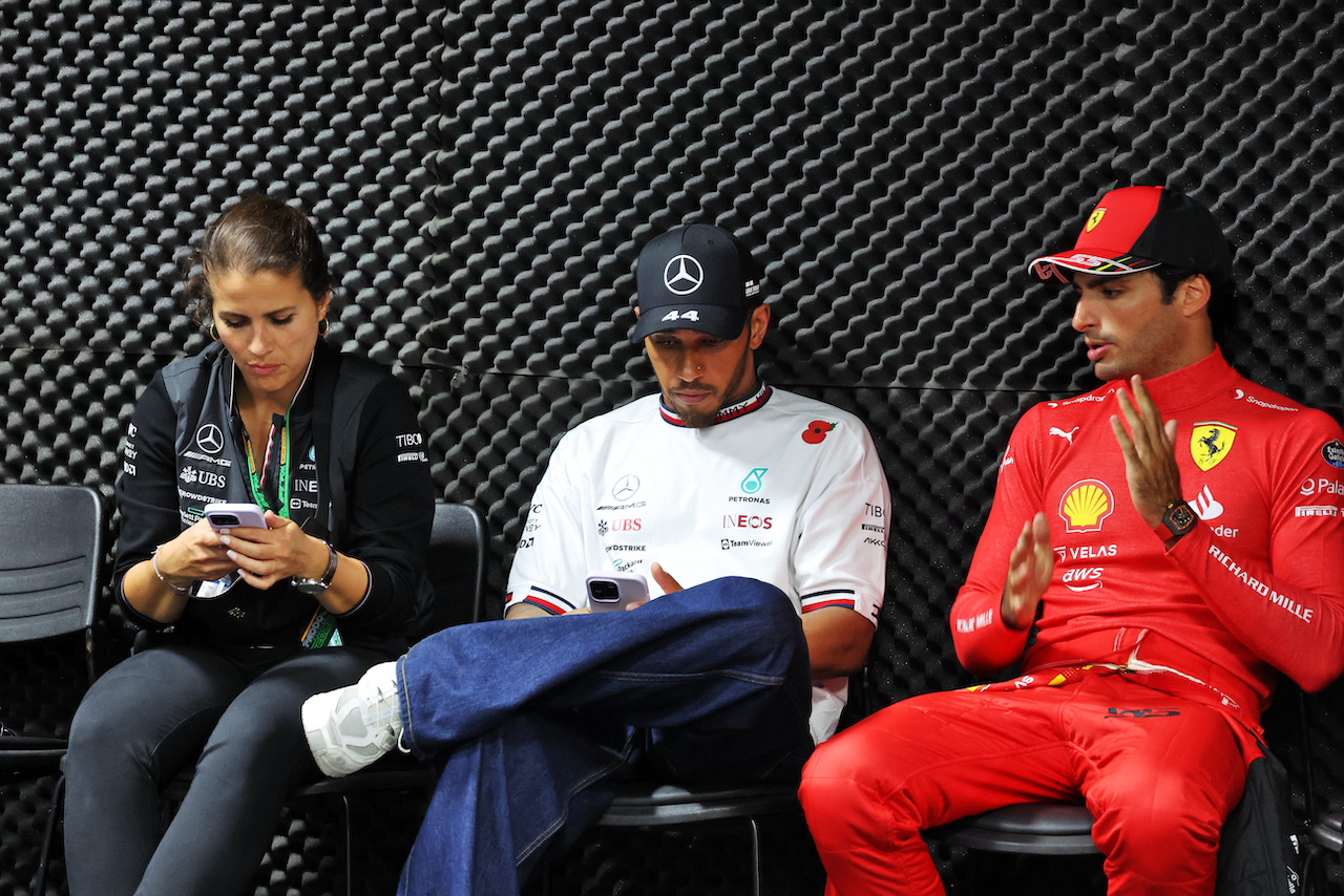 GP BRASILE, (L to R): Lewis Hamilton (GBR) Mercedes AMG F1 e Carlos Sainz Jr (ESP) Ferrari in the post race FIA Press Conference.
13.11.2022. Formula 1 World Championship, Rd 21, Brazilian Grand Prix, Sao Paulo, Brazil, Gara Day.
- www.xpbimages.com, EMail: requests@xpbimages.com © Copyright: Bearne / XPB Images