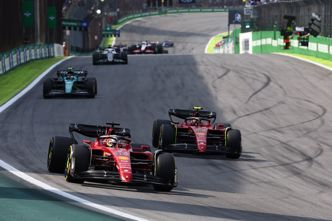 GP BRASILE, Charles Leclerc (FRA), Ferrari 
13.11.2022. Formula 1 World Championship, Rd 21, Brazilian Grand Prix, Sao Paulo, Brazil, Gara Day.
- www.xpbimages.com, EMail: requests@xpbimages.com ¬© Copyright: Charniaux / XPB Images