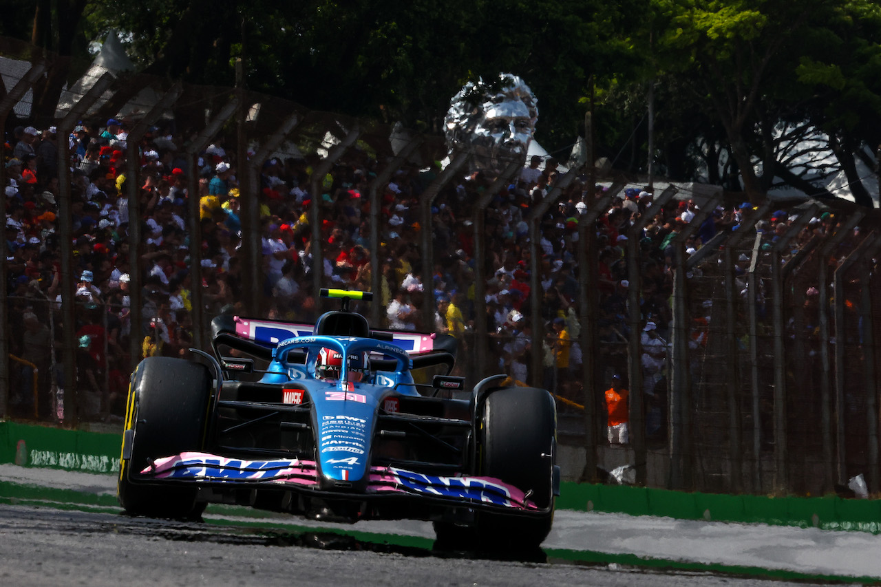 GP BRASILE, Esteban Ocon (FRA), Alpine F1 Team 
13.11.2022. Formula 1 World Championship, Rd 21, Brazilian Grand Prix, Sao Paulo, Brazil, Gara Day.
- www.xpbimages.com, EMail: requests@xpbimages.com © Copyright: Charniaux / XPB Images