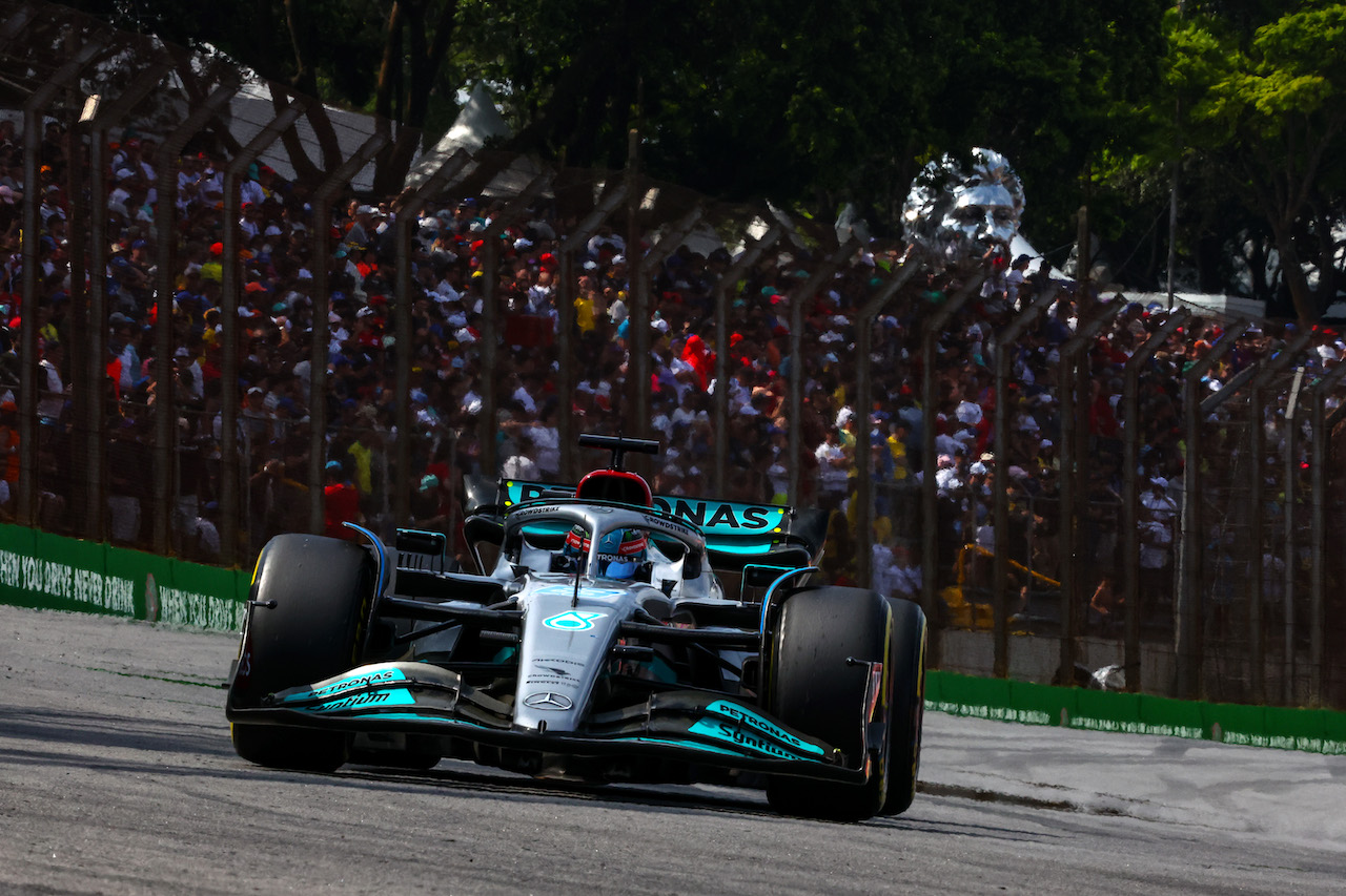 GP BRASILE, George Russell (GBR), Mercedes AMG F1 
13.11.2022. Formula 1 World Championship, Rd 21, Brazilian Grand Prix, Sao Paulo, Brazil, Gara Day.
- www.xpbimages.com, EMail: requests@xpbimages.com ¬© Copyright: Charniaux / XPB Images