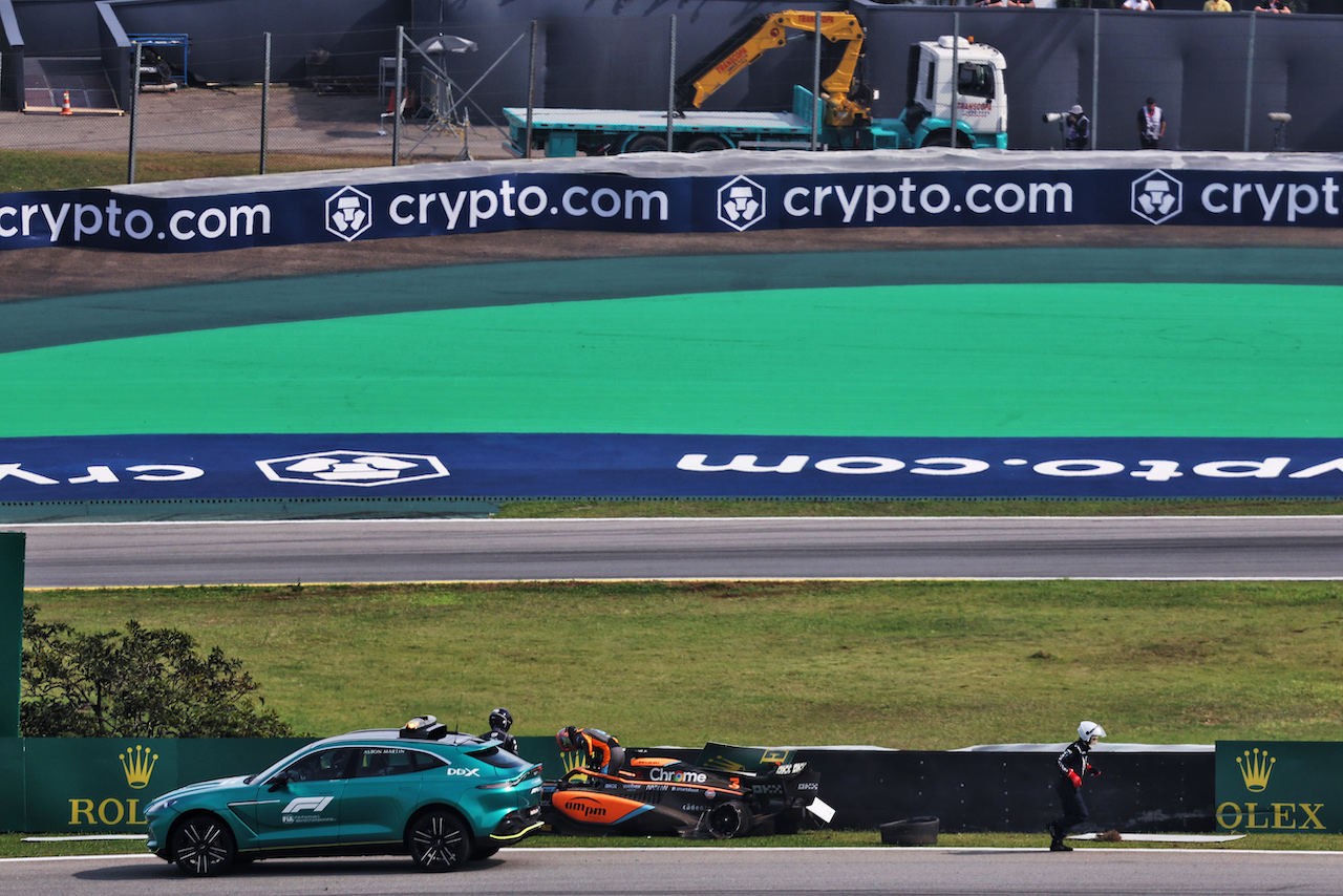 GP BRASILE, Daniel Ricciardo (AUS) McLaren MCL36 retired from the race.
13.11.2022. Formula 1 World Championship, Rd 21, Brazilian Grand Prix, Sao Paulo, Brazil, Gara Day.
- www.xpbimages.com, EMail: requests@xpbimages.com © Copyright: Bearne / XPB Images