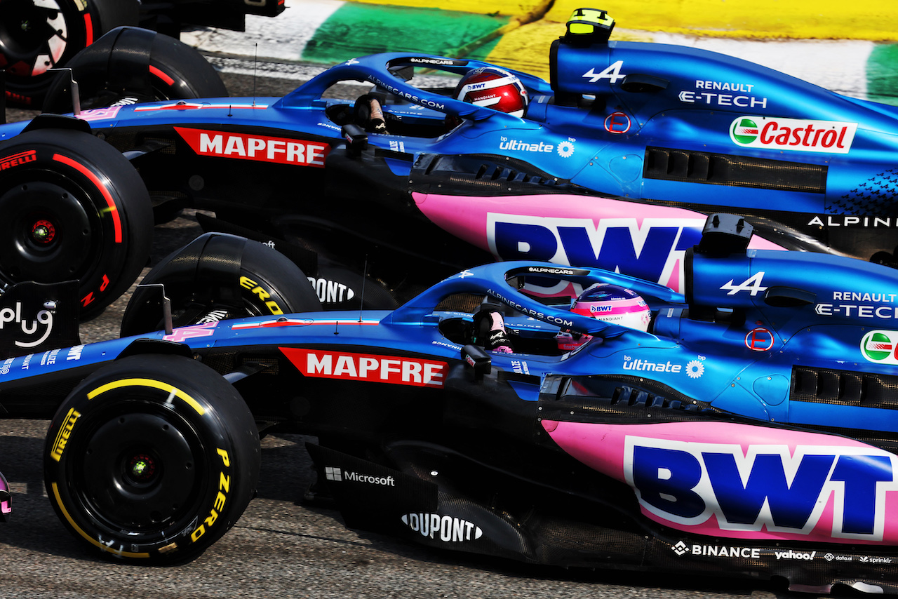 GP BRASILE, Fernando Alonso (ESP) Alpine F1 Team A522 e Esteban Ocon (FRA) Alpine F1 Team A522 battle for position.
13.11.2022. Formula 1 World Championship, Rd 21, Brazilian Grand Prix, Sao Paulo, Brazil, Gara Day.
- www.xpbimages.com, EMail: requests@xpbimages.com © Copyright: Bearne / XPB Images