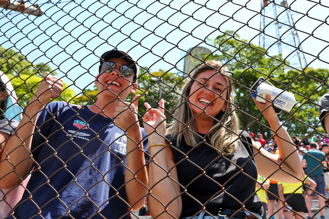 GP BRASILE, Circuit Atmosfera - fans.
13.11.2022. Formula 1 World Championship, Rd 21, Brazilian Grand Prix, Sao Paulo, Brazil, Gara Day.
 - www.xpbimages.com, EMail: requests@xpbimages.com © Copyright: Coates / XPB Images