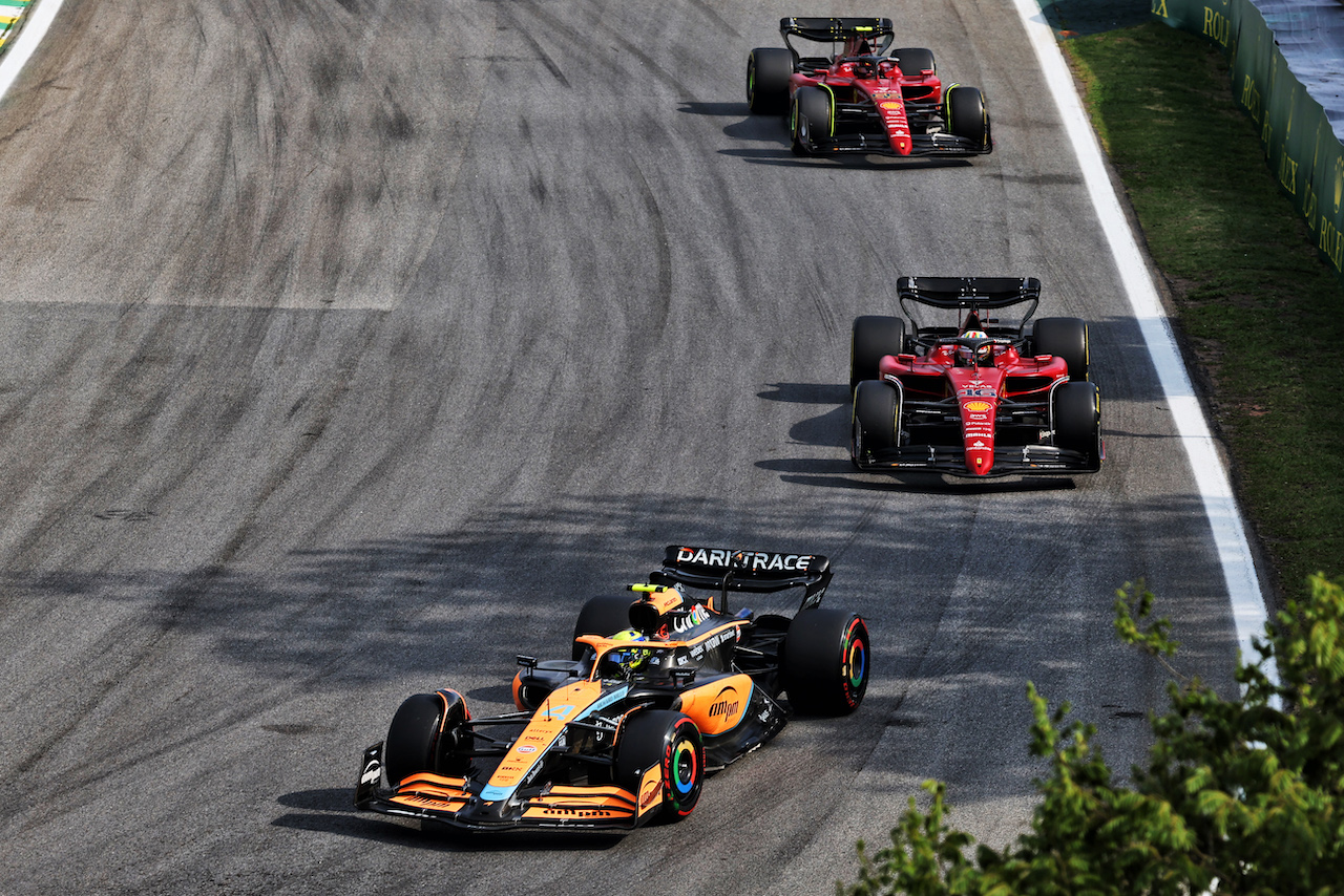 GP BRASILE, Lando Norris (GBR) McLaren MCL36.
13.11.2022. Formula 1 World Championship, Rd 21, Brazilian Grand Prix, Sao Paulo, Brazil, Gara Day.
- www.xpbimages.com, EMail: requests@xpbimages.com © Copyright: Bearne / XPB Images