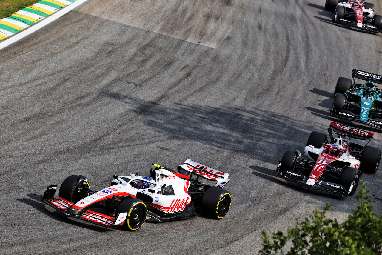 GP BRASILE, Mick Schumacher (GER) Haas VF-22.
13.11.2022. Formula 1 World Championship, Rd 21, Brazilian Grand Prix, Sao Paulo, Brazil, Gara Day.
- www.xpbimages.com, EMail: requests@xpbimages.com © Copyright: Bearne / XPB Images