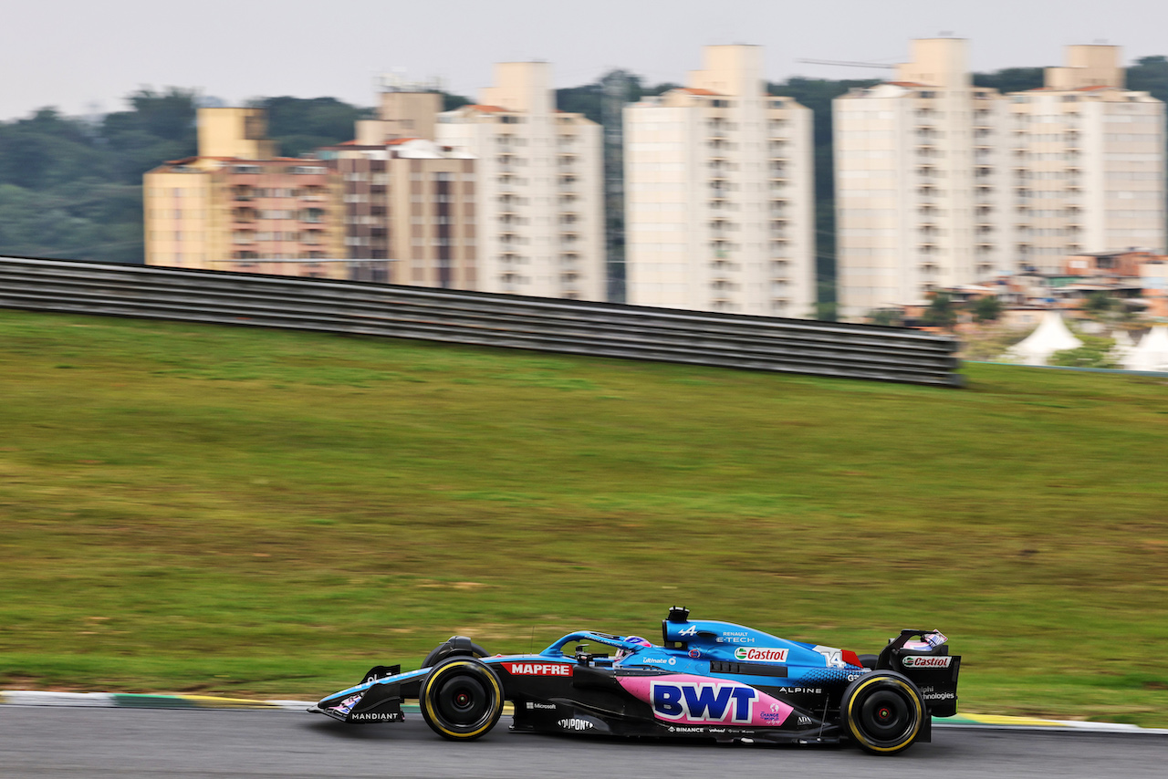 GP BRASILE, Fernando Alonso (ESP) Alpine F1 Team A522.
13.11.2022. Formula 1 World Championship, Rd 21, Brazilian Grand Prix, Sao Paulo, Brazil, Gara Day.
- www.xpbimages.com, EMail: requests@xpbimages.com © Copyright: Bearne / XPB Images