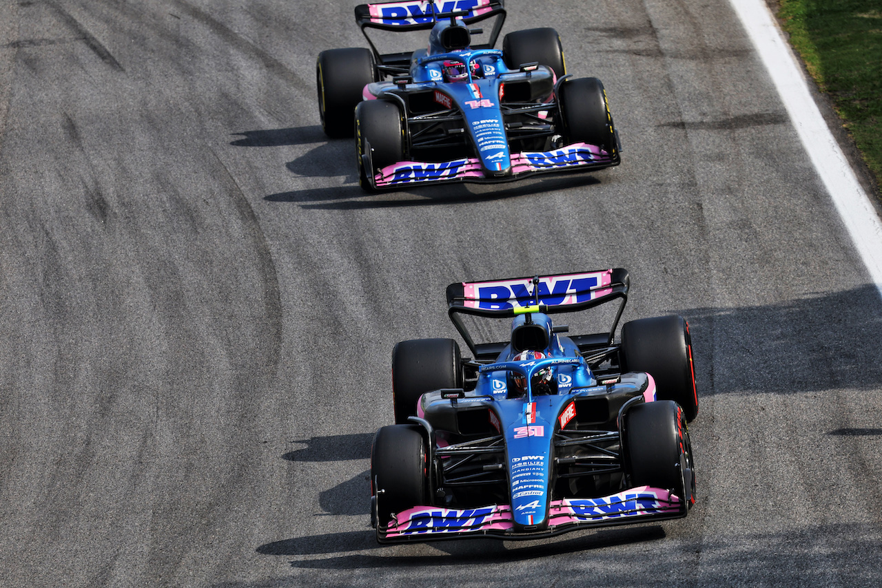 GP BRASILE, Esteban Ocon (FRA) Alpine F1 Team A522.
13.11.2022. Formula 1 World Championship, Rd 21, Brazilian Grand Prix, Sao Paulo, Brazil, Gara Day.
- www.xpbimages.com, EMail: requests@xpbimages.com © Copyright: Bearne / XPB Images