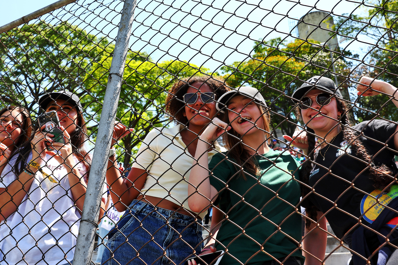 GP BRASILE, Circuit Atmosfera - fans.
13.11.2022. Formula 1 World Championship, Rd 21, Brazilian Grand Prix, Sao Paulo, Brazil, Gara Day.
 - www.xpbimages.com, EMail: requests@xpbimages.com © Copyright: Coates / XPB Images