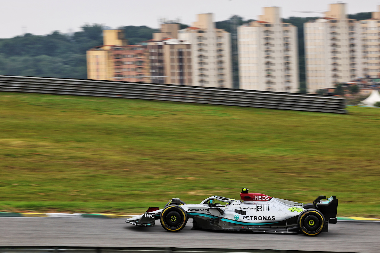 GP BRASILE, Lewis Hamilton (GBR) Mercedes AMG F1 W13.
13.11.2022. Formula 1 World Championship, Rd 21, Brazilian Grand Prix, Sao Paulo, Brazil, Gara Day.
- www.xpbimages.com, EMail: requests@xpbimages.com © Copyright: Bearne / XPB Images