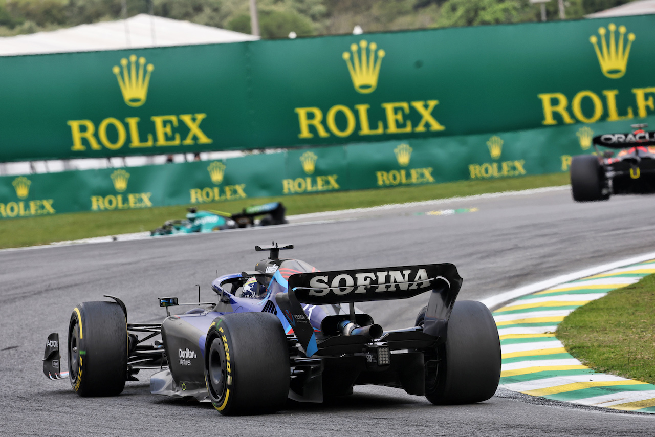 GP BRASILE, Alexander Albon (THA) Williams Racing FW44.
13.11.2022. Formula 1 World Championship, Rd 21, Brazilian Grand Prix, Sao Paulo, Brazil, Gara Day.
- www.xpbimages.com, EMail: requests@xpbimages.com © Copyright: Bearne / XPB Images