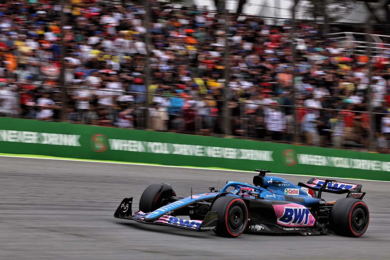 GP BRASILE, Fernando Alonso (ESP) Alpine F1 Team A522.
13.11.2022. Formula 1 World Championship, Rd 21, Brazilian Grand Prix, Sao Paulo, Brazil, Gara Day.
- www.xpbimages.com, EMail: requests@xpbimages.com © Copyright: Bearne / XPB Images
