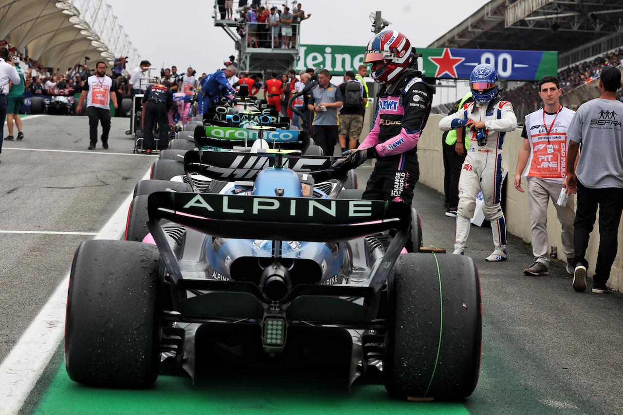 GP BRASILE, Esteban Ocon (FRA) Alpine F1 Team A522 in parc ferme.
13.11.2022. Formula 1 World Championship, Rd 21, Brazilian Grand Prix, Sao Paulo, Brazil, Gara Day.
- www.xpbimages.com, EMail: requests@xpbimages.com © Copyright: Bearne / XPB Images