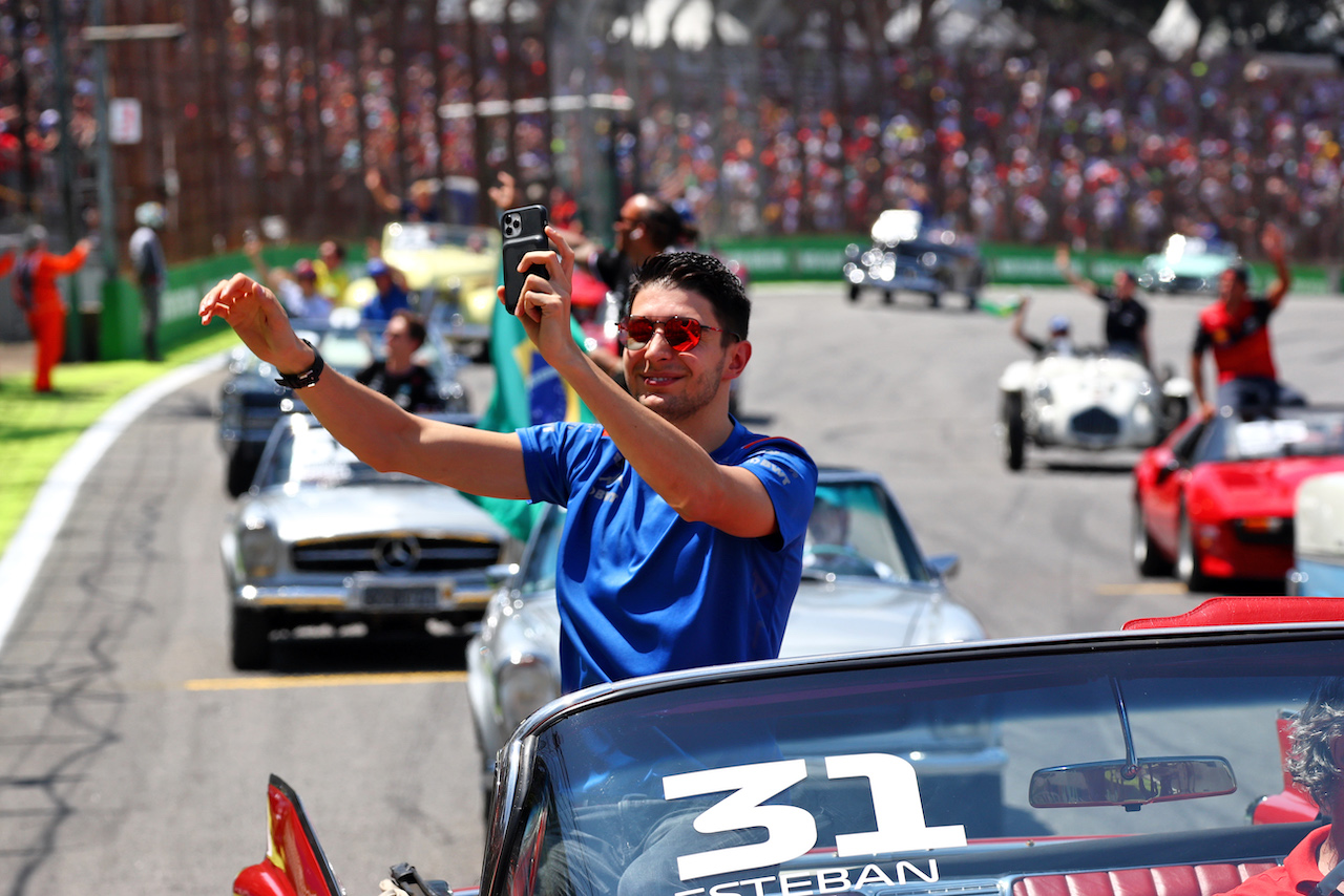 GP BRASILE, Esteban Ocon (FRA) Alpine F1 Team on the drivers parade.
13.11.2022. Formula 1 World Championship, Rd 21, Brazilian Grand Prix, Sao Paulo, Brazil, Gara Day.
 - www.xpbimages.com, EMail: requests@xpbimages.com © Copyright: Coates / XPB Images