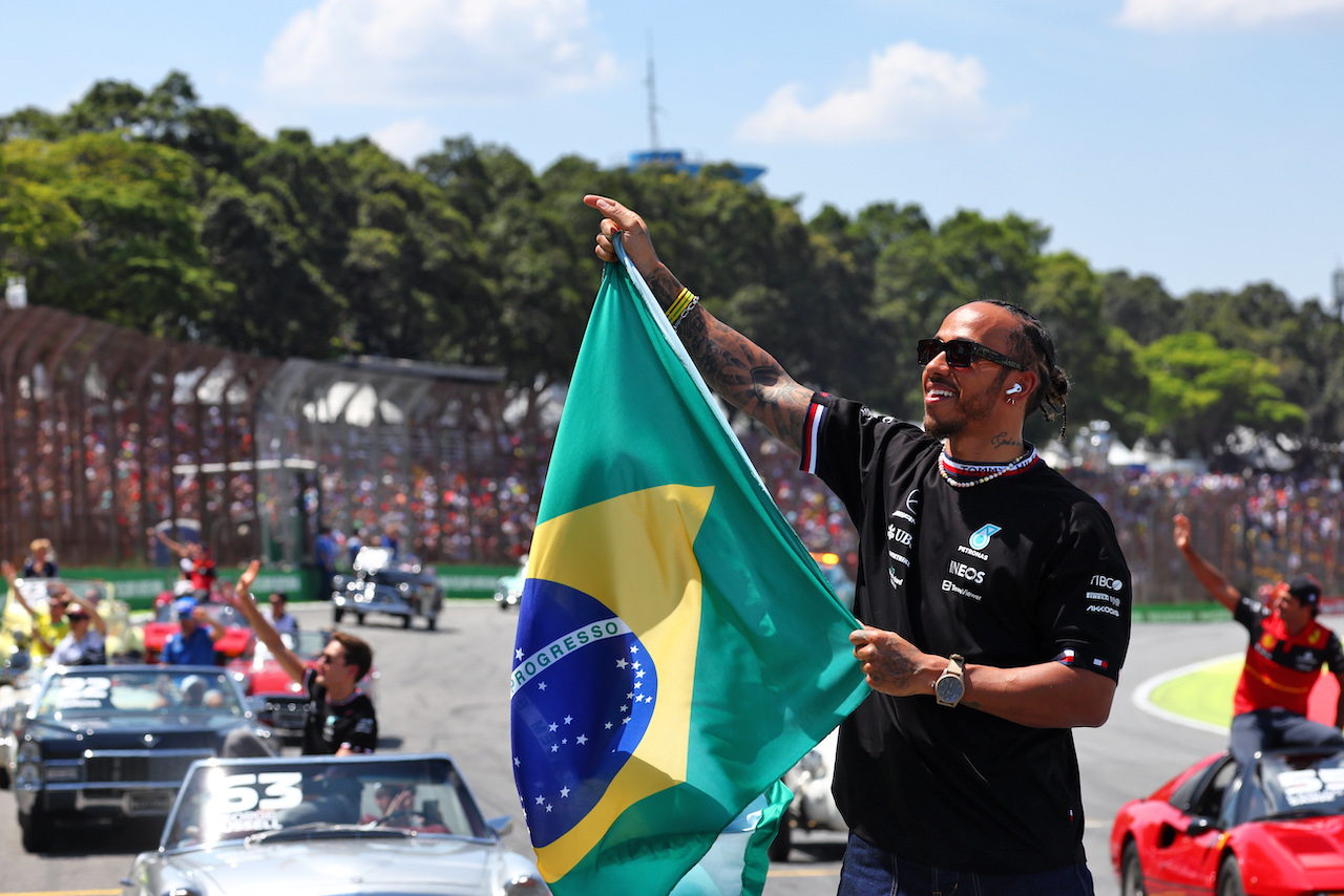 GP BRASILE, Lewis Hamilton (GBR) Mercedes AMG F1 on the drivers parade.
13.11.2022. Formula 1 World Championship, Rd 21, Brazilian Grand Prix, Sao Paulo, Brazil, Gara Day.
 - www.xpbimages.com, EMail: requests@xpbimages.com © Copyright: Coates / XPB Images