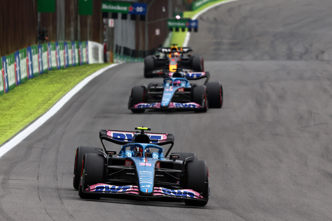 GP BRASILE, Esteban Ocon (FRA), Alpine F1 Team 
13.11.2022. Formula 1 World Championship, Rd 21, Brazilian Grand Prix, Sao Paulo, Brazil, Gara Day.
- www.xpbimages.com, EMail: requests@xpbimages.com © Copyright: Charniaux / XPB Images