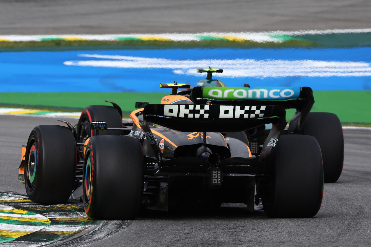 GP BRASILE, Lando Norris (GBR), McLaren F1 Team 
13.11.2022. Formula 1 World Championship, Rd 21, Brazilian Grand Prix, Sao Paulo, Brazil, Gara Day.
- www.xpbimages.com, EMail: requests@xpbimages.com ¬© Copyright: Charniaux / XPB Images