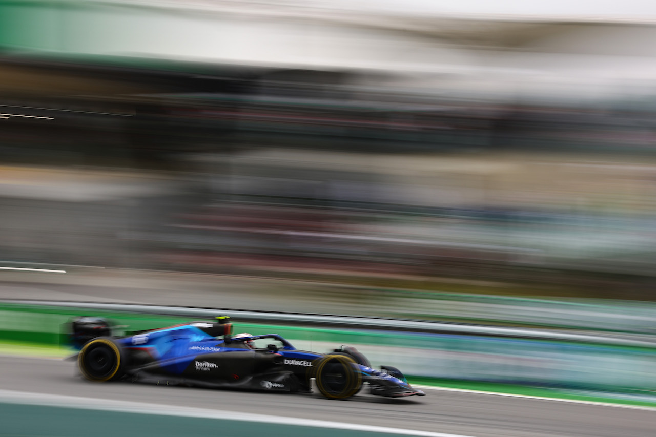 GP BRASILE, Nicholas Latifi (CDN), Williams Racing 
13.11.2022. Formula 1 World Championship, Rd 21, Brazilian Grand Prix, Sao Paulo, Brazil, Gara Day.
- www.xpbimages.com, EMail: requests@xpbimages.com ¬© Copyright: Charniaux / XPB Images