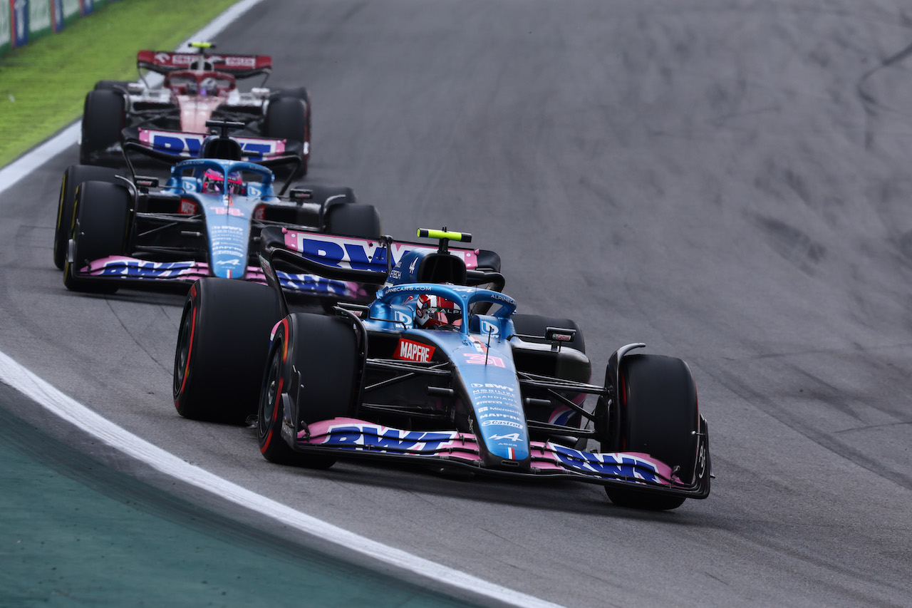 GP BRASILE, Esteban Ocon (FRA), Alpine F1 Team 
13.11.2022. Formula 1 World Championship, Rd 21, Brazilian Grand Prix, Sao Paulo, Brazil, Gara Day.
- www.xpbimages.com, EMail: requests@xpbimages.com ¬© Copyright: Charniaux / XPB Images
